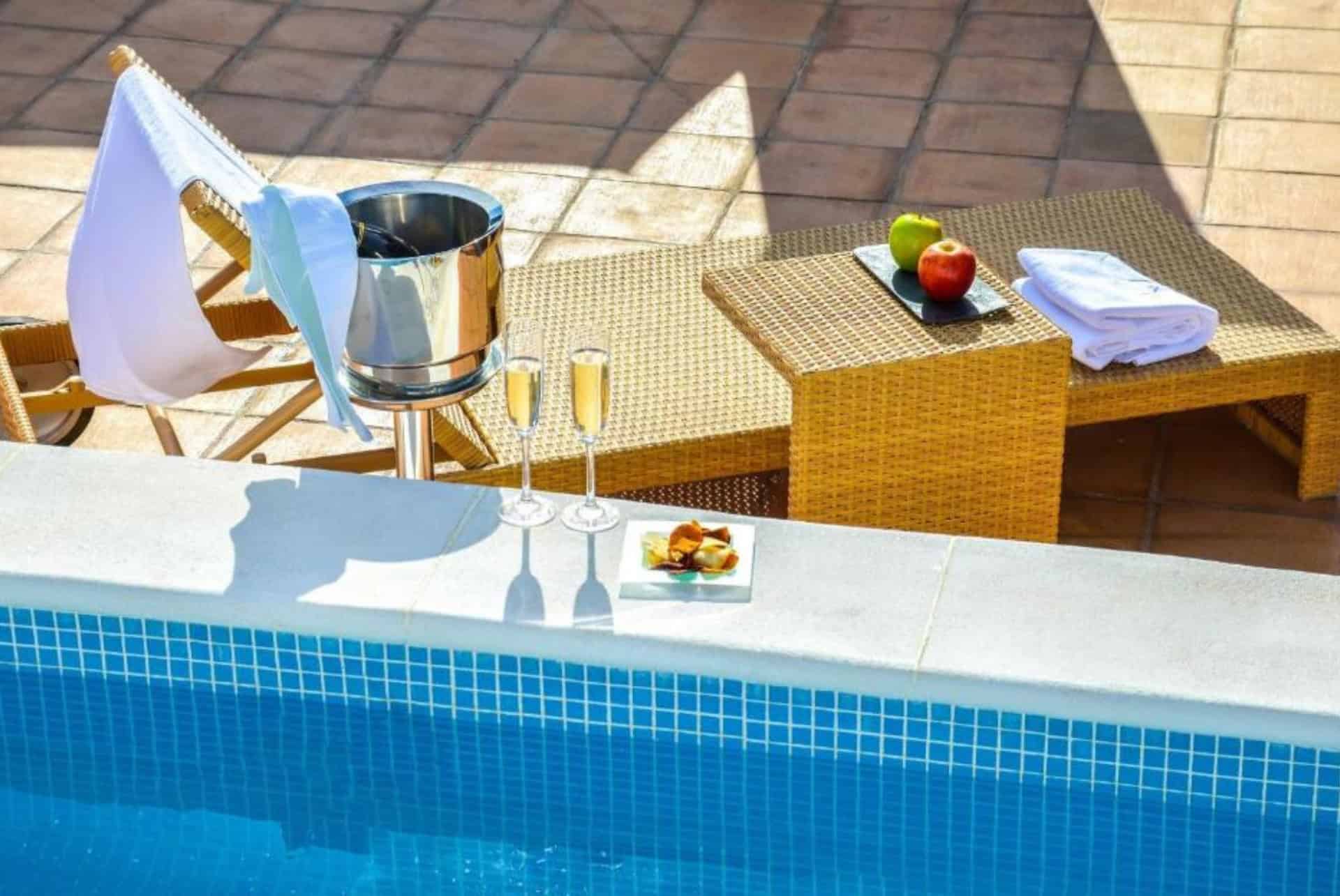 aguilasfive sevillasuites piscine